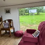 Beautiful 1 Bedroom Among Fields Σπίτι διακοπών *