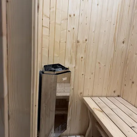 Beautiful 1 Bedroom Among Fields *
